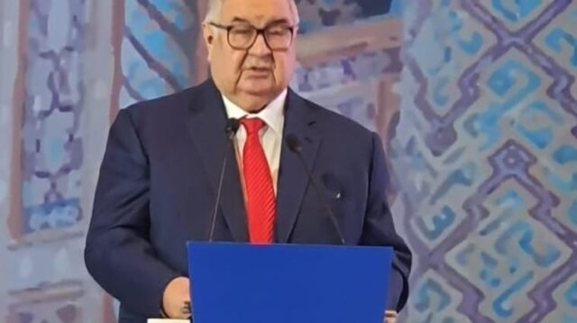Usmanov Alisher dari Rusia terpilih sebagai Presiden Federasi Anggar Internasional (FIE)