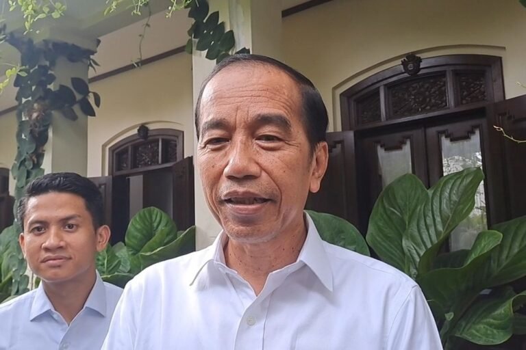 Jokowi Ketemu 3 Mantan Menteri dan Kuasa Hukum, Bahas Ijazah Palsu?