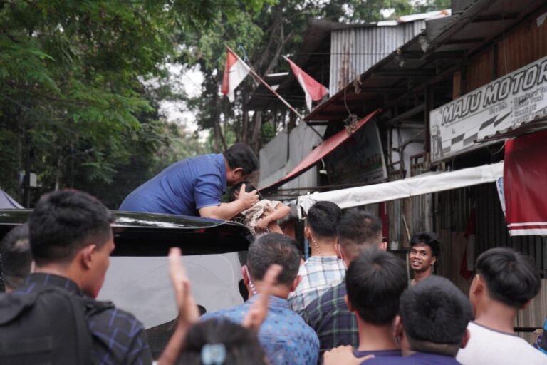 Kunjungan Prabowo di Senen Hadirkan Haru, Ibu Ini Bahagia Anaknya Disapa Langsung